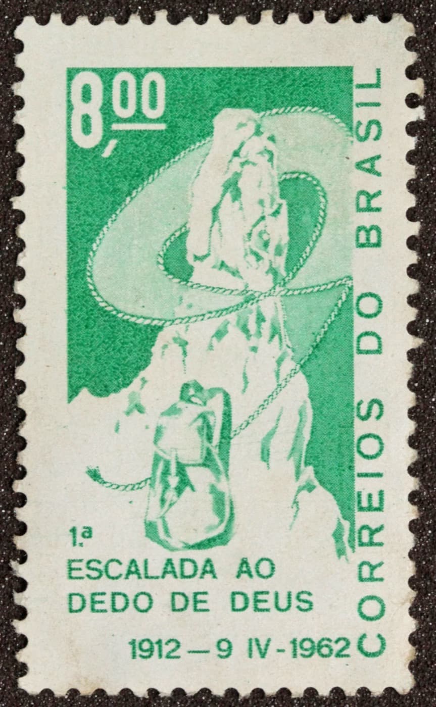 Selo verde dos Correios de 1962 comemorando os 50 anos da primeira escalada ao Dedo de Deus